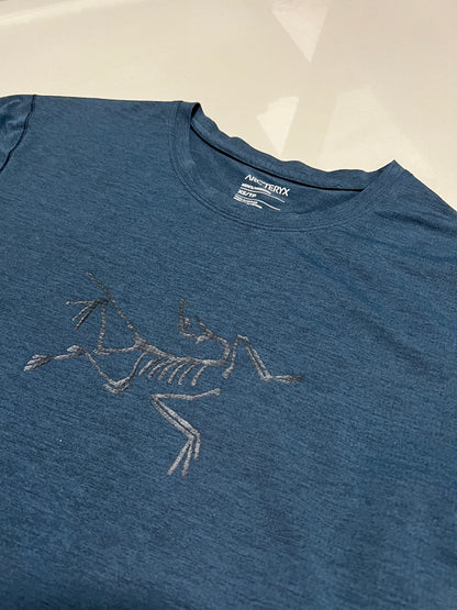 เสื้อยืด Cormac โลโก้ใหญ่ สีน้ำเงิน - M (ช.)