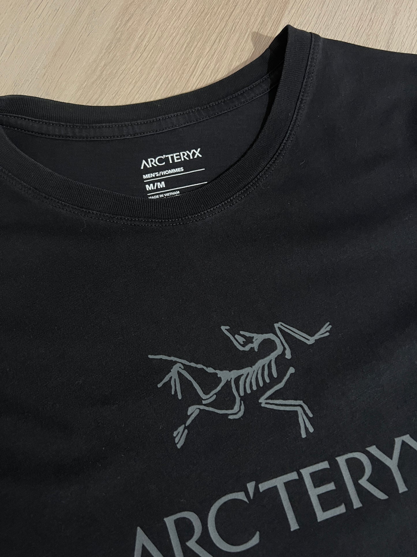 เสื้อยืด Cormac โลโก้ใหญ่ สีดำ - M (ช.)