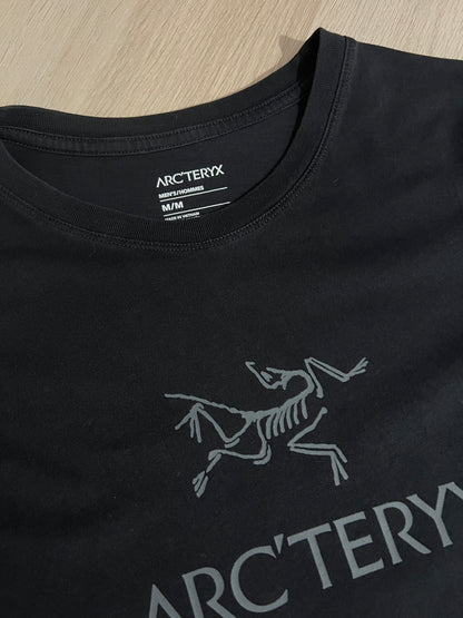 เสื้อยืด Cormac โลโก้ใหญ่ สีดำ - M (ช.)
