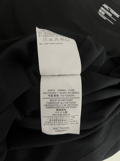 เสื้อยืด Cormac โลโก้ใหญ่ สีดำ - M (ช.)