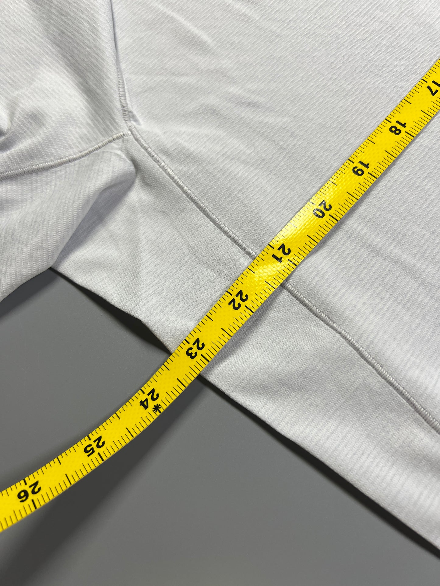 เสื้อยืด Cormac โลโก้ใหญ่ สีขาว - L (ช.)