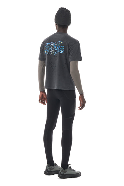 เสื้อยืด MothTech™ Liquid สีดำ