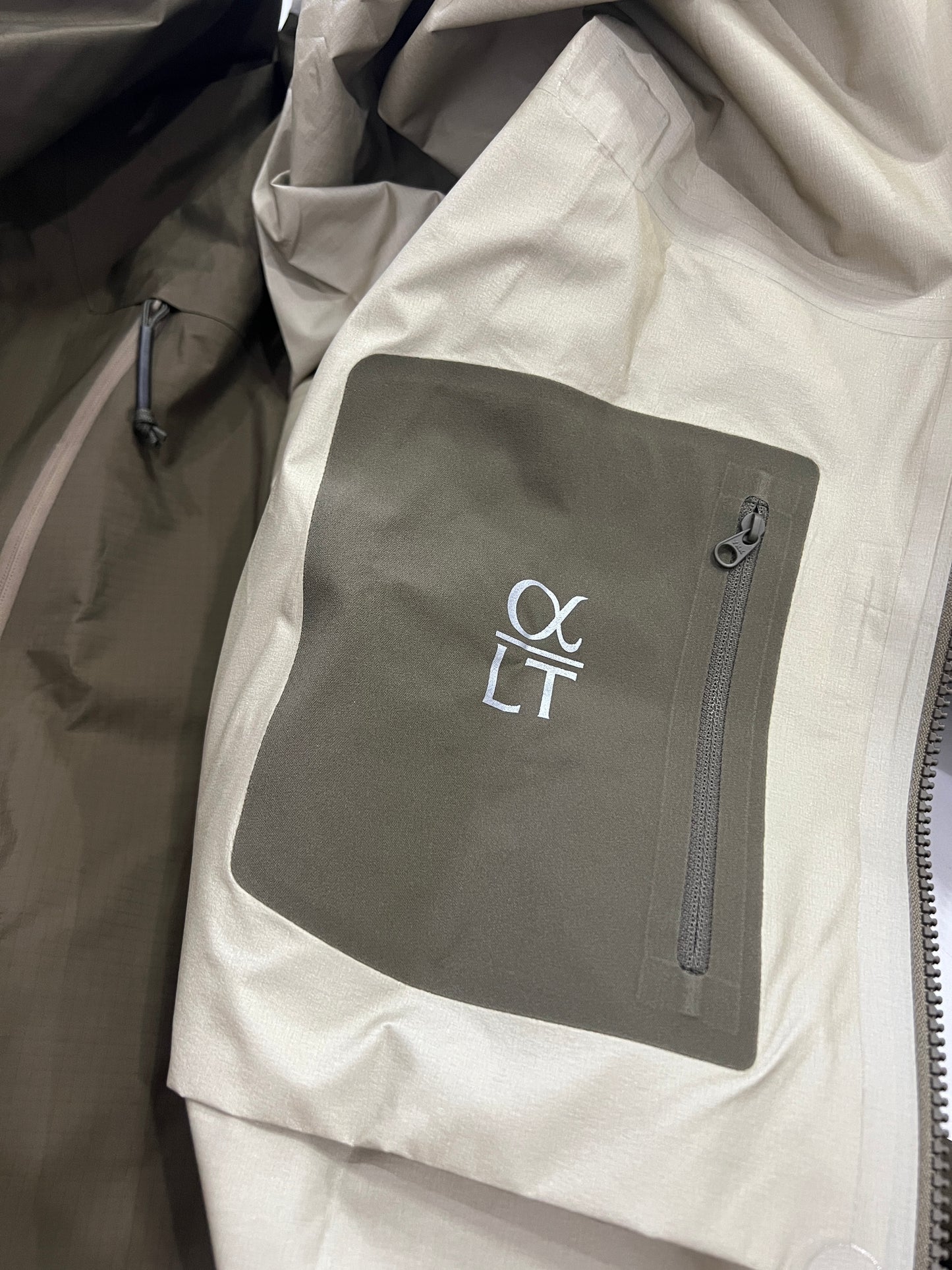 ALPHA LEAF LT เรนเจอร์ กรีน - L (ช.)