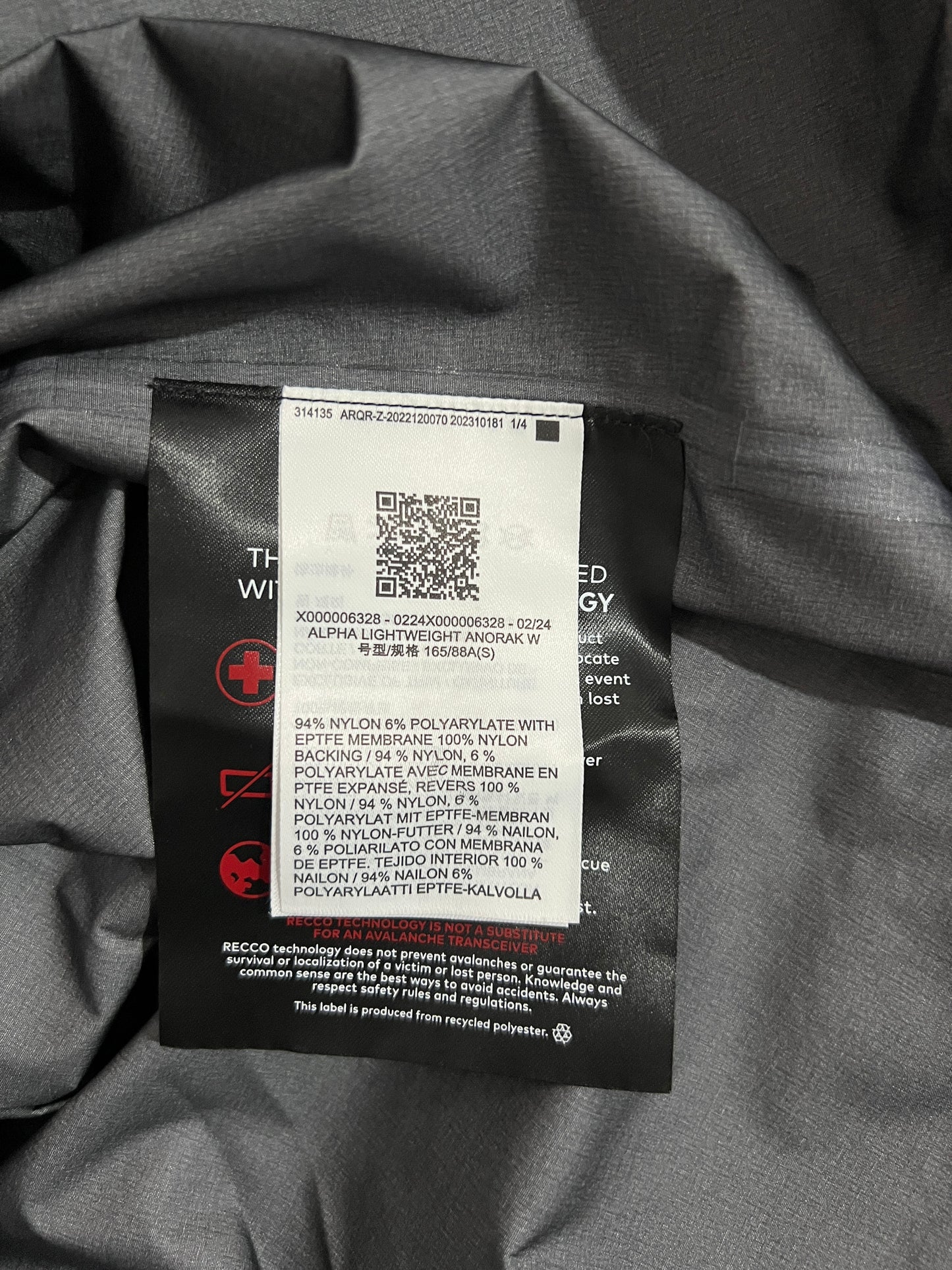 แจ็กเก็ต Alpha Lightweight Anorak สีดำ - ไซส์ S (ญ.)